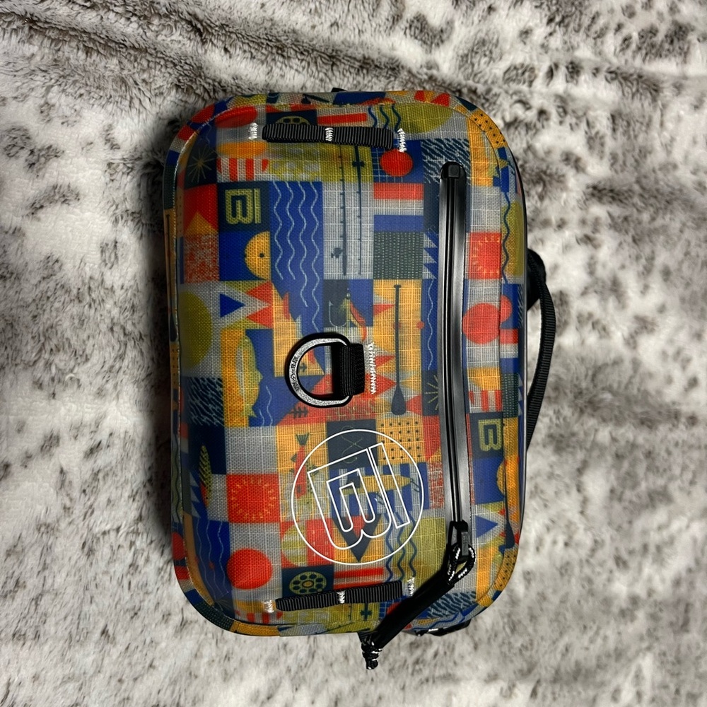 Multicolor Geometric Pattern Bote Highwater Travel Pouch like new